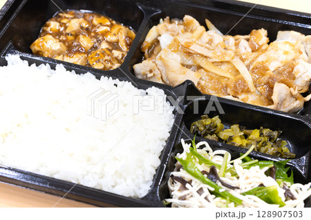 美味しい豚肉生姜焼きの中華焼肉弁当 美味しい豚肉生姜焼きの中華焼肉弁当 128907503