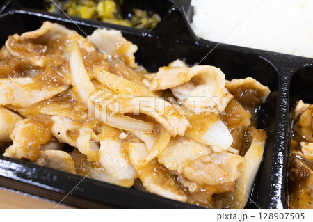 美味しい豚肉生姜焼きの中華焼肉弁当 128907505