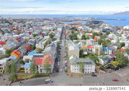 北欧アイスランドの首都レイキャヴィークの街並み 128907541