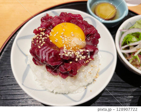馬肉料理 桜ユッケ丼 馬肉料理 桜ユッケ丼 128907722