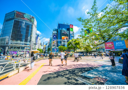 日本の東京都市景観枯山水撤去…渋谷のハチ公像脇に広い空間が誕生…インバウンド続く…＝7月26日 128907836