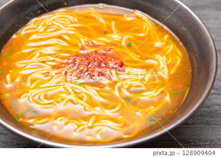 美味しいピリ辛台湾ラーメン 美味しいピリ辛台湾ラーメン 128909404
