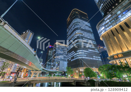 大阪中之島の夜景 (大阪府大阪市北区) 大阪中之島の夜景 (大阪府大阪市北区) 128909412