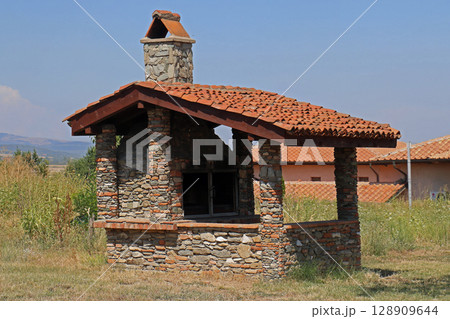 Old run down house Old run down house 128909644