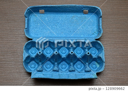 Open empty egg box Open empty egg box 128909662