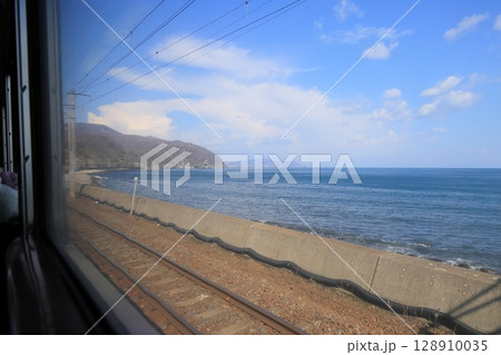 函館本線から石狩湾を臨む(銭函付近) 函館本線から石狩湾を臨む(銭函付近) 128910035