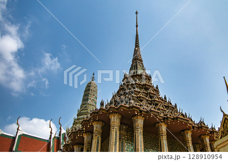 ワットプラケオと青い空 128910954