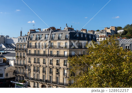 Old and expensive residential building in Paris, France Old and expensive residential building in Paris, France 128912257