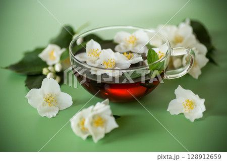 Green tea with jasmine in a glass teapot from above 128912659