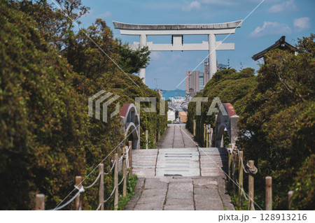[長岡天満宮]京都　自然豊かな神社 128913216