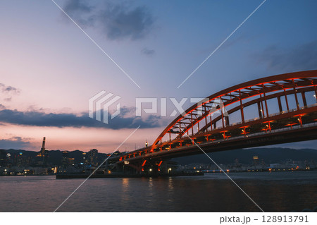 [ポートアイランド]兵庫　神戸大橋の夜景 128913791