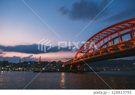 [ポートアイランド]兵庫　神戸大橋の夜景 128913793