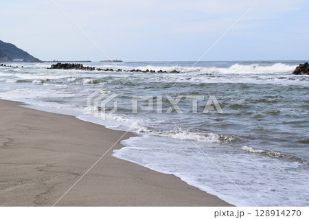 日本海の荒波 庄内海岸 日本海の荒波 庄内海岸 128914270