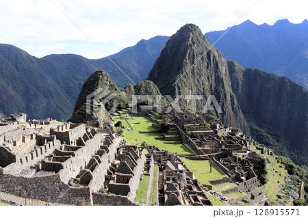 晴れた日のマチュピチュ　世界遺産　ペルー　南米 128915571