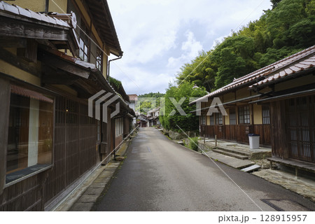 世界文化遺産 石見銀山・大森地区の町並み 世界文化遺産 石見銀山・大森地区の町並み 128915957