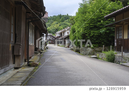 世界文化遺産 石見銀山・大森地区の町並み 世界文化遺産 石見銀山・大森地区の町並み 128915959
