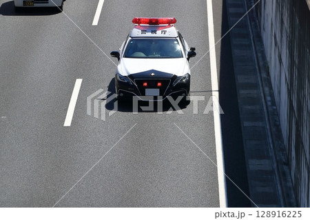 パトロールカー 128916225