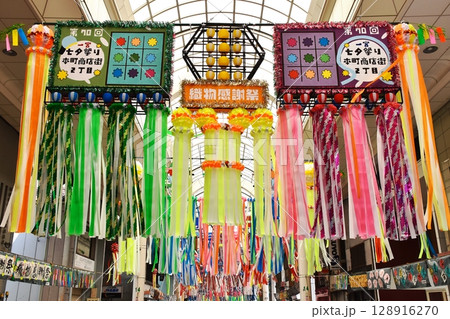 一宮七夕祭りの飾りつけ 128916270