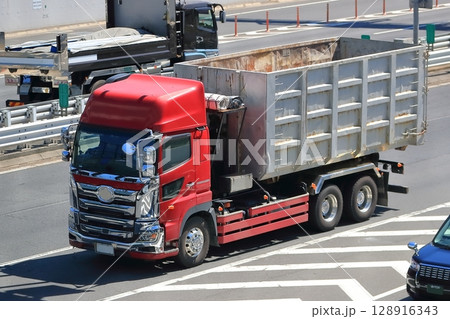 スクラップ運搬車両 128916343