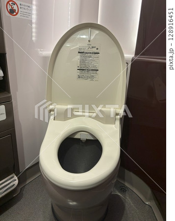 新幹線のグリーン車 128916451