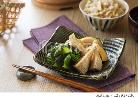 若竹煮 / 筍と若布の煮物 128917230