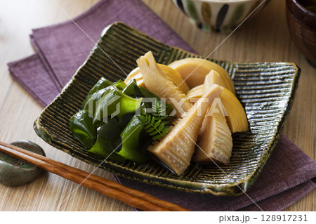 若竹煮 / 筍と若布の煮物 128917231