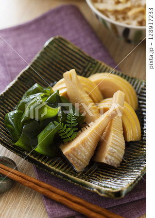 若竹煮 / 筍と若布の煮物 若竹煮 / 筍と若布の煮物 128917233