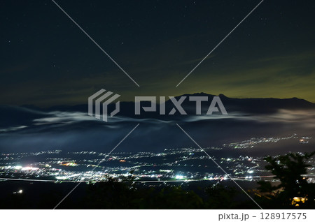 南魚沼市の夜景と星空 南魚沼市の夜景と星空 128917575