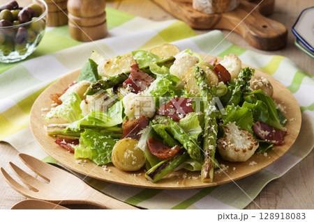 アスパラガスのグリルサラダ アスパラガスのグリルサラダ 128918083