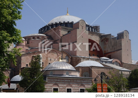 トルコ イスタンブールのヌール オス マニィエ・モスク トルコ イスタンブールのヌール オス マニィエ・モスク 128918134