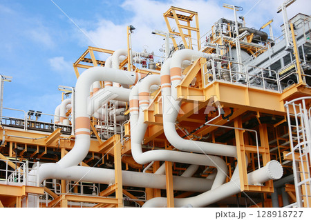 Oil and gas process in the gulf or the sea, The plant operation and operated by technician, The central processing platform under automatic control system and the product is oil and gas. 128918727