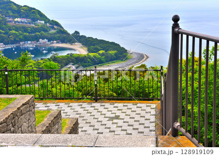 中部地方・伊豆半島・出逢い岬・整備された園内と、戸田港を一望する展望台・静岡県沼津市戸田(6) 128919109