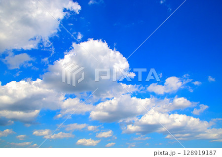 青空に雲 128919187
