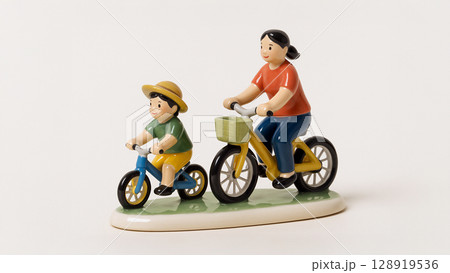 親子のサイクリングシーン 128919536