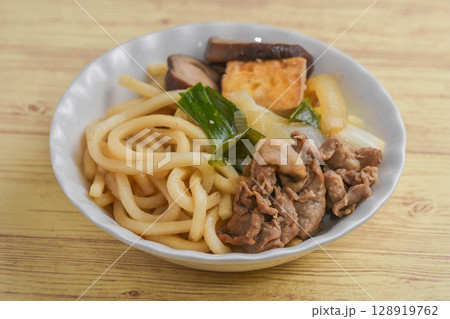 すき焼き風うどん すき焼き風うどん 128919762