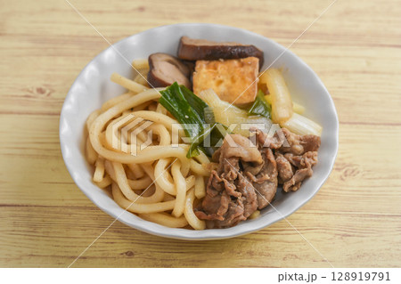 すき焼き風うどん すき焼き風うどん 128919791