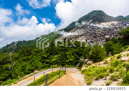 伽藍岳噴火口跡【大分県由布市】 128919955