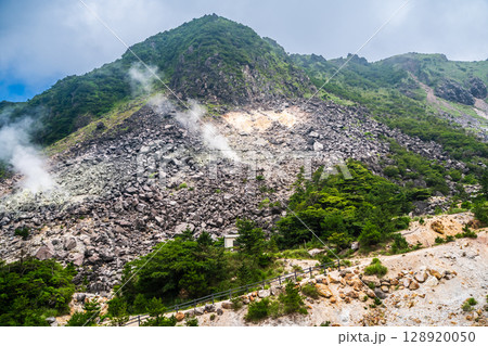 伽藍岳噴火口跡【大分県由布市】 128920050