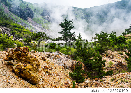 伽藍岳噴火口跡【大分県由布市】 伽藍岳噴火口跡【大分県由布市】 128920100