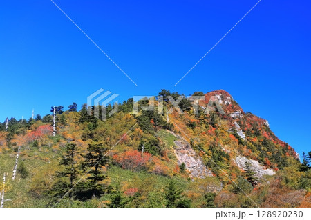【愛媛県】紅葉した秋の瓶ヶ森(石鎚山) 【愛媛県】紅葉した秋の瓶ヶ森(石鎚山) 128920230