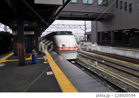 東武鉄道日光線・鬼怒川線 下今市駅 東武鉄道日光線・鬼怒川線 下今市駅 128920594