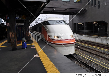 東武鉄道日光線・鬼怒川線 下今市駅 東武鉄道日光線・鬼怒川線 下今市駅 128920597