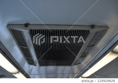 東武鉄道日光線・鬼怒川線 下今市駅 東武鉄道日光線・鬼怒川線 下今市駅 128920626