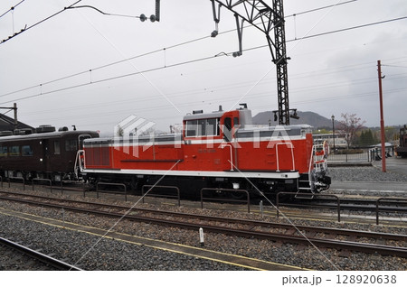 東武鉄道日光線・鬼怒川線　下今市駅 128920638
