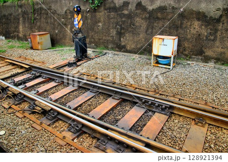 単線路線での列車行違い(列車交換)をする目的で設けられた… 【信号場】のスプリングポイント 単線路線での列車行違い(列車交換)をする目的で設けられた… 【信号場】のスプリングポイント 128921394