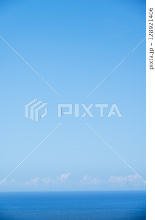 夏の青い海と空 湘南平 展望台 7月 イメージ 【神奈川県】 夏の青い海と空 湘南平 展望台 7月 イメージ 【神奈川県】 128921406
