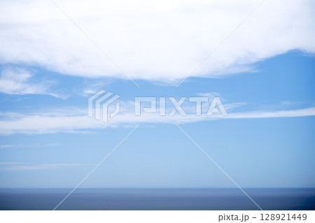 夏の青い海と空 湘南平 展望台 7月 イメージ 【神奈川県】 夏の青い海と空 湘南平 展望台 7月 イメージ 【神奈川県】 128921449
