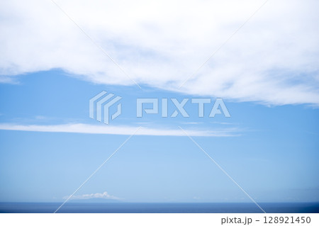 夏の青い海と空 湘南平 展望台 7月 イメージ 【神奈川県】 夏の青い海と空 湘南平 展望台 7月 イメージ 【神奈川県】 128921450