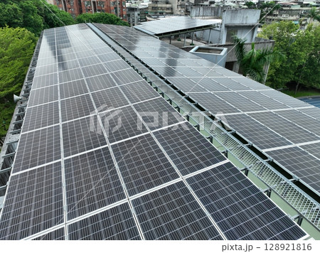 ソーラーパネル 太陽電池パネル 太陽光パネル 128921816