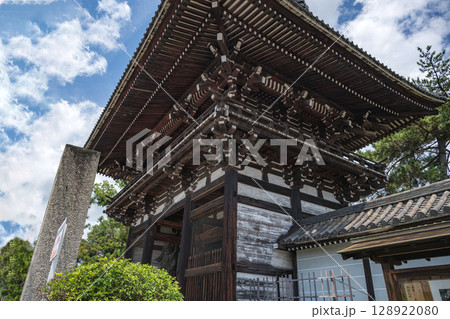 京都 広隆寺の仁王門（塔門） 128922080